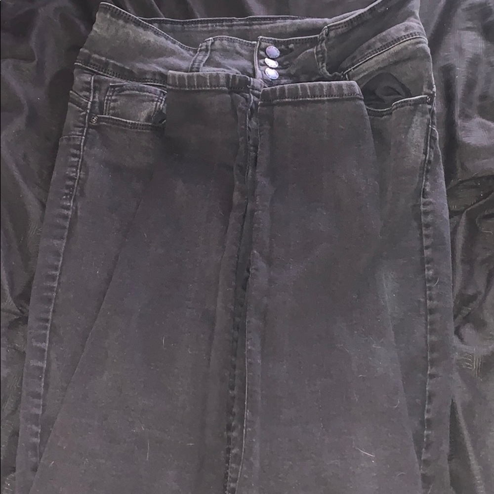 Black skinny jeans 3 buttons